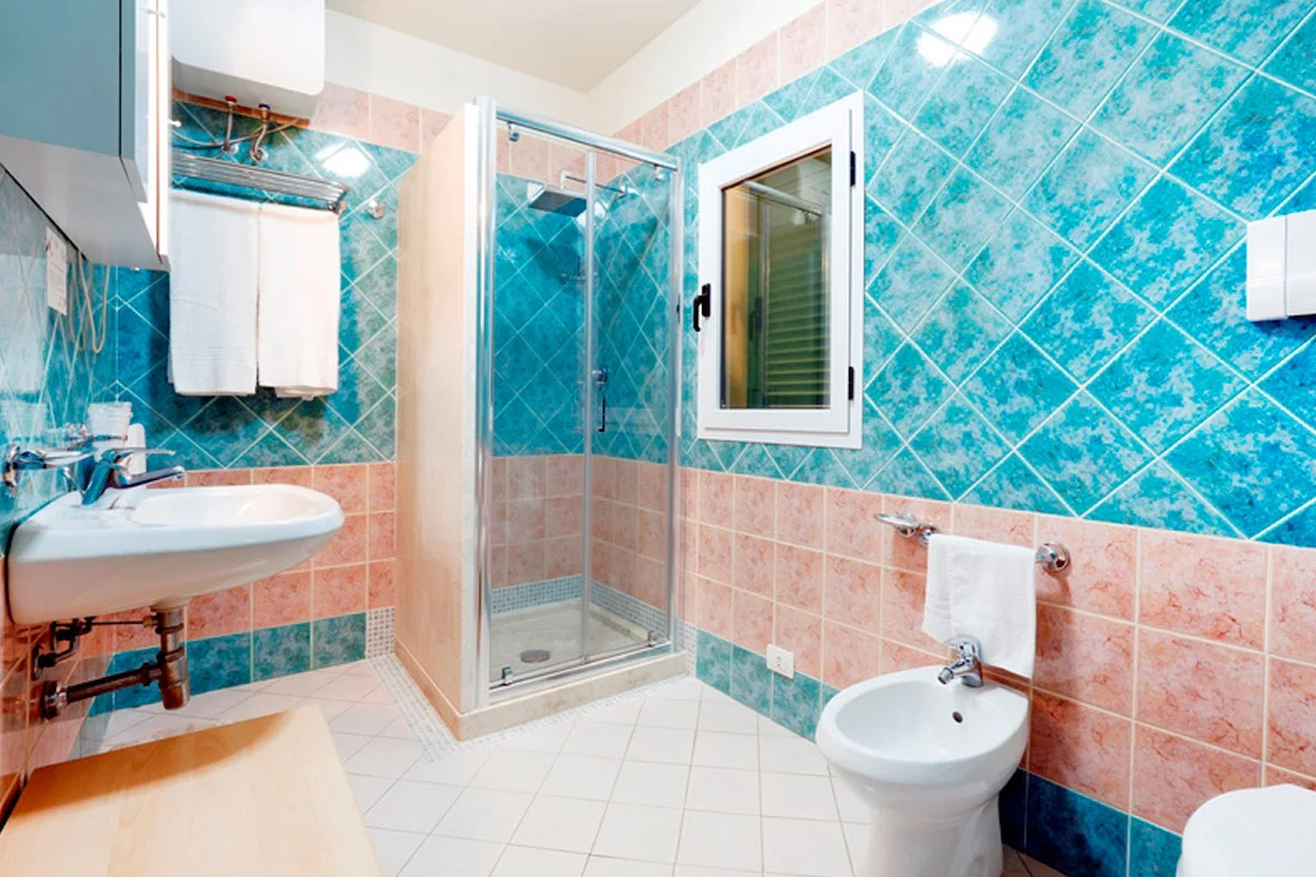 Club Hotel Baia Aranzos 4 club-hotel-baia-aranzos-bagno-camera