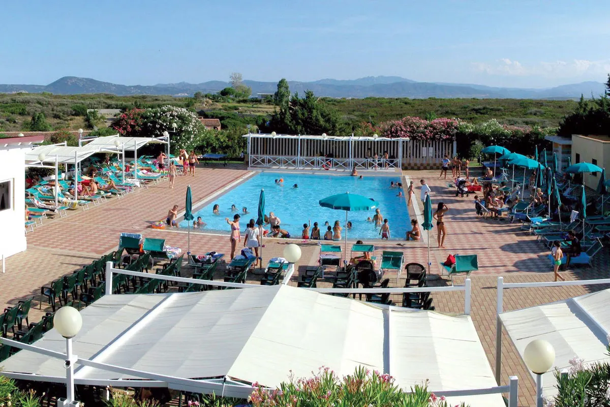 Club Hotel Baia Aranzos 11 club-hotel-baia-aranzos-piscina